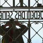 'Jedem Das Seine', "a cada uno lo suyo", es el lema nazi que estaba en la puerta principal del campo. Foto de 2009