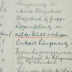 Apuntes de muertes en el campo de concentración de Buchenwald. Subrayado, se lee 'auf der Flucht erschossen', que significa "disparado cuando intentaba huir". Foto en archivos del Holocausto del ITS (International Tracing Service) en Bad Arol...