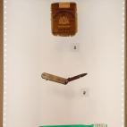 Objetos que fueron entregados a los liberados de Buchenwald, en una muestra en Londres sobre el Holocausto.