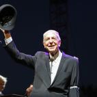 Muchos fans de Leonard Cohen dan gracias a Kelley Lynch por su regreso a los escenarios. El músico llevaba 15 años alejado del directo y disfrutaba de un retiro budista cuando se vio arruinado por su asesora financiera y antigua amante.