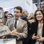 Madrid está de capa caída en el sector turístico. Mientras que en toda España se baten récords, la capital pierde viajeros constatemente. Pero Ignacio González y Ana Botella ponen su mejor sonrisa (y más si hay una copa de por medio).