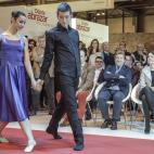 Pasada ya la tormenta judicial por el caso de Caja Navarra, la presidenta de la comunidad, Yolanda Barcina, ha ido en busca de turistas. Y si hay que bailar para que la gente vaya a Pamplona, pues se baila. ¡Déjate abrazar!