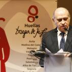 También hay tiempo para el recogimiento y la espiritualidad. Incluso, puede llegar una revelación, como la del ministro del Interior, Jorge Fernández Díaz, que ha explicado a los españoles que Santa Teresa intercede por España desde el cie...