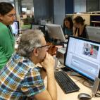 De vuelta a la redacción, comienzan las revisiones.