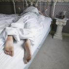 "Otro falso mito dice que si tienes problemas para dormir, lo mejor es quedarse en la cama el máximo tiempo posible para maximizar las posibilidades de quedarte dormido. En realidad, es una buena receta para desarrollar insomnio a largo plazo, ...