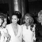 Claudia Cardinale (izda), la productora italiana Donna Marina Qex Cicogna, la belga Catherine Spaak, la sueca Britt Ekland y la italiana Monica Vitti.