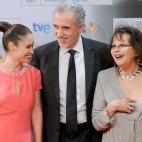 5c8abada250000520681a35f