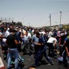 5c8a865b250000bd05813ef2