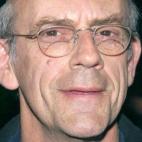 El Dr. Emmett Lathrop Brown, o mejor aún, Doc, a secas, ha notado el paso de los años. Cuando se vio a sí mismo en el futuro dijo aquel "¡mírame, soy un viejo!". Así es como ha llegado al 2015 real.