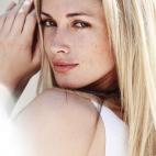 Reeva Steenkamp era una modelo sudafricana que logró ser portada de importantes revistas con la FHM. Murió el 14 de febrero de 2013 en un incidente que está siendo investigado tras ser baleada en su hogar por su pareja en ese entonces, el at...