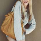 Reeva Steenkamp era una modelo sudafricana que logró ser portada de importantes revistas con la FHM. Murió el 14 de febrero de 2013 en un incidente que está siendo investigado tras ser baleada en su hogar por su pareja en ese entonces, el at...