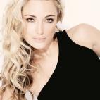 Reeva Steenkamp era una modelo sudafricana que logró ser portada de importantes revistas con la FHM. Murió el 14 de febrero de 2013 en un incidente que está siendo investigado tras ser baleada en su hogar por su pareja en ese entonces, el at...