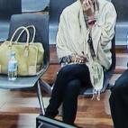 5c8ae5e7240000f404a3df54