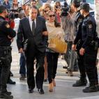 5c8ae5ea230000040123e41e