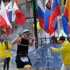 Las bombas explotaron muy cerca de la línea de meta y sorprendieron a los organizadores y a los participantes en la maratón.