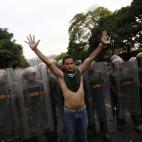 5c8ae5df240000f7054ca34d