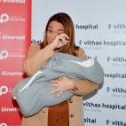 Toñi Moreno sale del hospital con su hija Lola