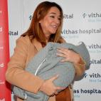Toñi Moreno sale del hospital con su hija Lola