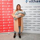 Toñi Moreno sale del hospital con su hija Lola