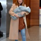 Toñi Moreno sale del hospital con su hija Lola