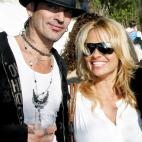 5c8a642e250000e203c8fc83