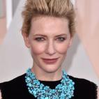 Vestido de John Galliano para Maison Martin Margiela y collar de Tiffany's