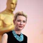 Vestido de John Galliano para Maison Martin Margiela y collar de Tiffany's