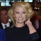 5c8a643b260000f903fe4a64