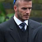 En un funeral, con una kipá