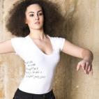 Reproduce algunas líneas escritas por el bloguero Hossein R. Maleki que hablan de falta de libertad de expresión y justicia en Irán, y por las que fue condenado a 15 años de cárcel.