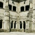 Las antiguas dependecias monacales son un regalo para los amantes de la arquitectura. El parador combina los estilos barroco y románico y cuenta con tres enormes claustros, uno románico, uno gótico y otro renacentista. Podrás sentirte como u...