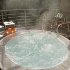 Cada habitación, cada camino y hasta el jacuzzi exterior son una oportunidad para contemplar la Ribeira Sacra en todo su esplendor. Santo Estevo, rodeado de robles y castaños, aprovecha todos sus rincones para regalar vistas infinitas de sus b...