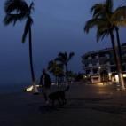 5c8b1d8f360000e01c6c7f7a