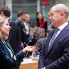 Junto a su homólogo alemán, Olaf Scholz, en Bruselas