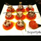 Bolitas de queso de cabra con mermelada de zanahoria