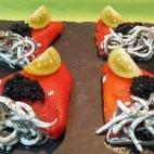 Piquillos rellenos de gulas y Torta del Casar