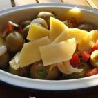 Aceitunas con queso mahonés y menta