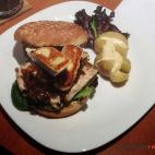 Hamburguesa gourmet con queso brie