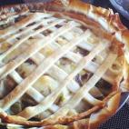 Tarta de escarola, quesos y alcaparras