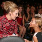 Con sus amigas famosas