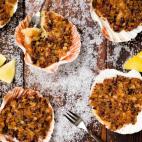 Son cupcakes, sí. Fíjate cómo las pincha el tenedor.