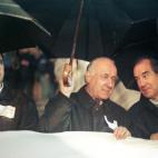 Arnaldo Otegi (i), Xabier Arzalluz (c) y Carlos Garaikoetxea (d) en una manifestaci&oacute;n en Bilbao contra la dispersi&oacute;n de presos.