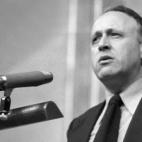 El portavoz de la Minor&iacute;a Vasca, Xabier Arzalluz, durante su intervenci&oacute;n en el pleno del Congreso en 1977.