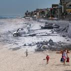 Una playa en Saint-Aubin-sur-Mer, donde tocaron tierra las fuerzas canadienses, es ahora un paraíso turístico. Hace 70 años se convirtió en un escenario de muerte y destrucción.