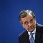 Antonis Samaras fue eurodiputado desde 2004 hasta 2007 y en 2009 se convirtió en líder de Nueva Democracia, un partido que desarrolló una feroz oposición al Gobierno y que finalmente accedió al control del Ejecutivo en 2012. Su nombre es e...