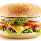 Índice de adicción: 3.51Tiene 300 calorías y 14 gramos de grasa. Supera además los 500 miligramos de sodio, más de un tercio de lo recomendado por día por la Asociación Americana del Corazón.