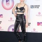 5c8b0f67240000f404a3ff92