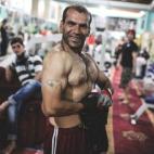 En Kabul hay bastantes gimnasios. Diminutos. Cutres. Donde se rinde el culto al único cuerpo que en Afganistán perfila sus carnes: el masculino. Este es un país de fuertes cortocircuitos sexuales. Incluso en pleno frente: la pasión con la qu...