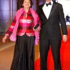 5c8ae6a2240000f404a3e070