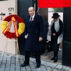 Es el portavoz de la familia Franco en todas las televisiones, a las que ha acudido a 'denunciar' la exhumaci&oacute;n de su abuelo. Es tambi&eacute;n &eacute;l quien se ha empe&ntilde;ado en llevar una bandera franquista al Valle, s&iacute;mbol...
